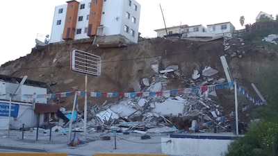 Hasta nuevo aviso la vialidad donde está el inmueble permanecerá cerrada en espera de que colapse un segundo edificio