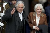 Expresidente uruguayo José Mujica anuncia que padece cáncer de esófago