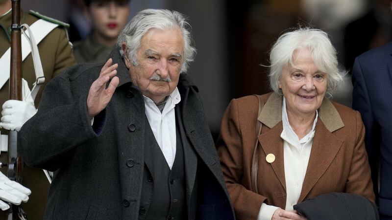 Expresidente uruguayo José Mujica anuncia que padece cáncer de esófago