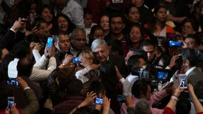 AMLO y el partido que dirige, Morena, encabezan las preferencias electorales para 2018
