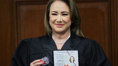 La ministra es señalada por plagiar la tesis de otro abogado, Édgar Ulises Báez Gutiérrez.