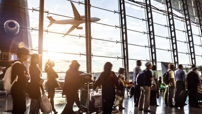 Los pasajeros completamente vacunados no será necesario que se pongan en cuarentena