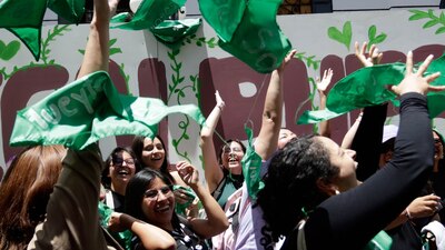 Colectivas feministas celebraron los resultados de la votación en la sesión del Congreso