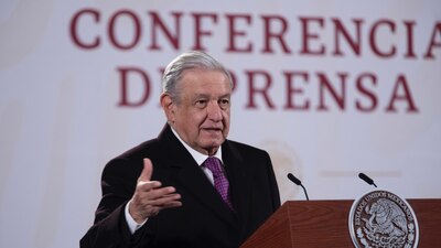 El presidente no suelta al INE y pide bajen sus salarios