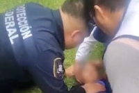 VIDEO: Policía reanima a niño que se ahogaba en un lago en Teotihuacán
