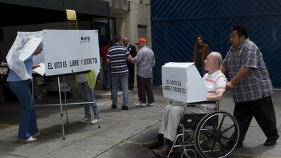 De acuerdo con la guía, para las personas con algún tipo de discapacidad puede resultar imposible el acceso a la casilla