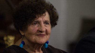 A sus casi 90 años, Margo Glantz se dice aficionada de viajar y de tuitear