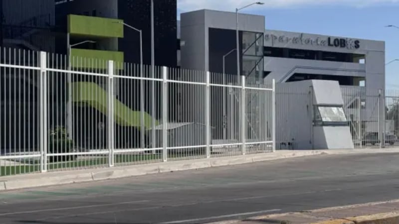 Estudiante muere tras caer del tercer piso de una preparatoria en Culiacán, Sinaloa