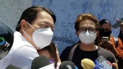 El joven pidió voto masivo frente a los medios de comunicación y su papá lo reprendió