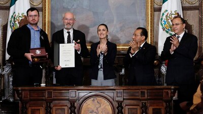 La mandataria capitalina celebró la llegada de la familia de Assange a la CDMX.