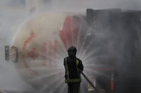 Dan muy pocas esperanzas a mujer que salvó a su nieta en explosión de pipa en Iztapalapa