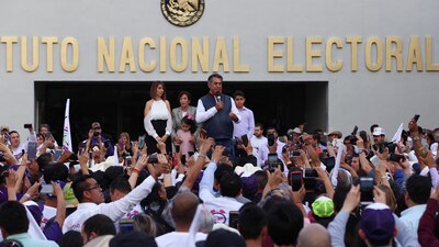 El gobernador con licencia dice que buscará hasta la última instancia para estar en la boleta