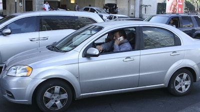 Los accidentes ocasionados por conductores que usan el celular mientras manejan van en aumento