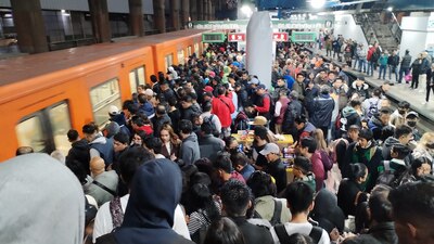 Usuarios se quejan de la alta afluencia y vagones llenos esta mañana