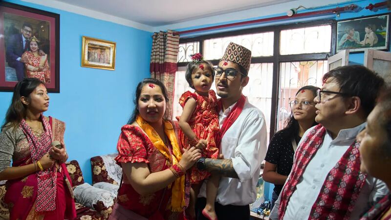 Eligen a niña de 2 años como “diosa viviente” en Nepal; portará el título hasta la pubertad