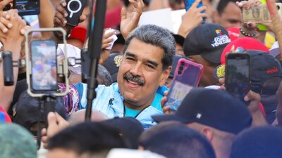 Maduro acusó a sus opositores de presuntamente quemar centros electorales