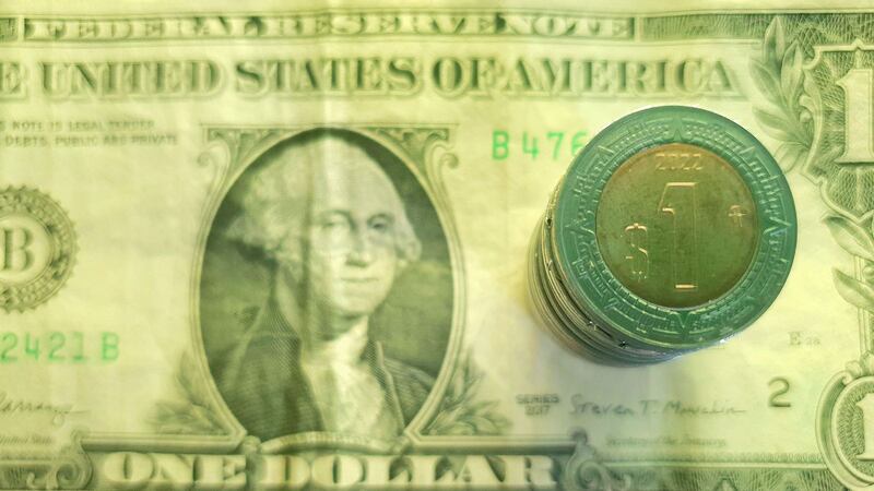 Segundo día de Trump y el peso, a la lona; es la moneda emergente con más retroceso