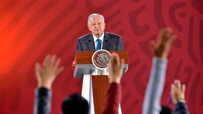 El presidente López Obrador criticó que varios servidores públicos sean egresados de una sola institución