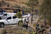 Hallan 29 bolsas con restos humanos en fosa clandestina de Zapopan