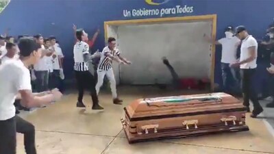 El joven de 16 años fue asesinado, sin razón, a tiros por policías de Acatlán de Pérez Figueroa