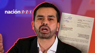 El aspirante presidencial acudió al INE a denunciar el presunto uso de bots