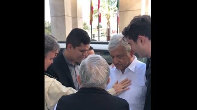 Evangelistas de Torreón oraron para que el presidente de Morena sea presidente