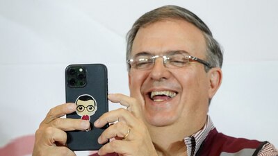 Marcelo Ebrard dijo lo que al parecer será su frase de campaña será: ¡Sonrían que todo va a estar bien!