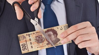 Establece en su artículo 127 que ningún funcionario puede ganar más que el presidente de la República