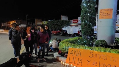 Mediante una protesta silenciosa, colectivos feministas manifestaron su repudio a la violencia contra las mujeres