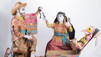 Con las envolturas de las sopas instantáneas se han realizado grandes obras