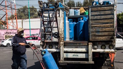 Esta semana, el precio máximo para un cilindro de 20 kilos será de 484.2 pesos y el de 30 kilos estará en 726.3 pesos