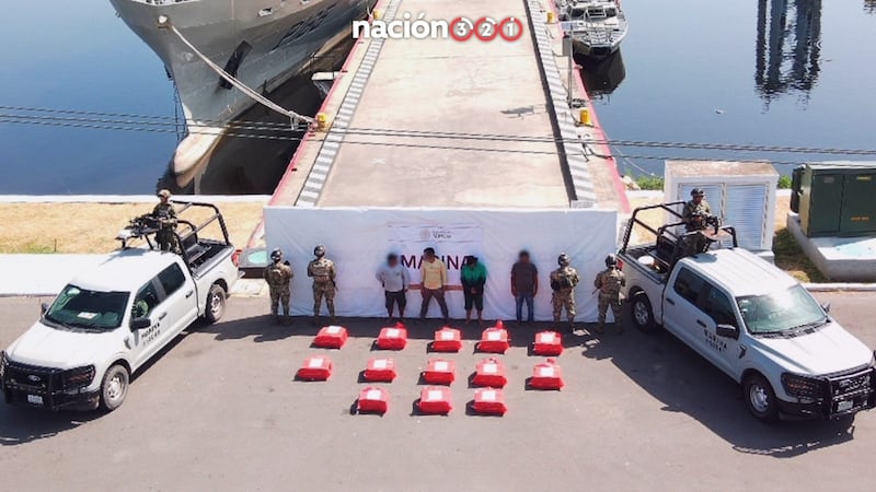 Marina decomisa 1.2 toneladas de presunta droga frente a playas de Chiapas