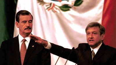 Durante la toma de protesta de Vicente Fox (como presidente) y AMLO como jefe de gobierno del DF