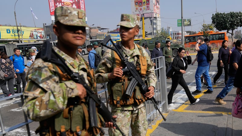 ¿Por qué militares tomaron las calles de Lima? Esto pasa en Perú
