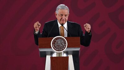 AMLO anunció la primera subasta de vehículos de lujo del gobierno federal en Los Pinos