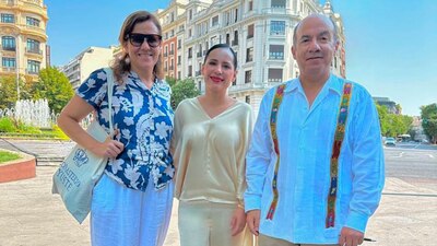 Felipe Calderón, Margarita Zavala y Sandra Cuevas se reunieron en lo que parece ser España