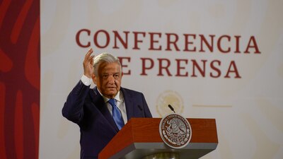 Dijo que la Cofece no permitió al gobierno tener contratos para internet en ciudades