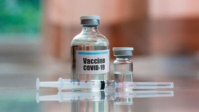 AstraZeneca y la Universidad de Oxford mostraron los primeros avances de la vacuna experimental que desarrollan