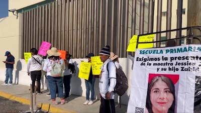 Es directora de la escuela preparatoria 278, ubicada en "Las Arboledas"