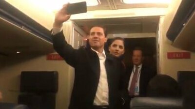 El presidente durante el vuelo de Nueva York a la Ciudad de México