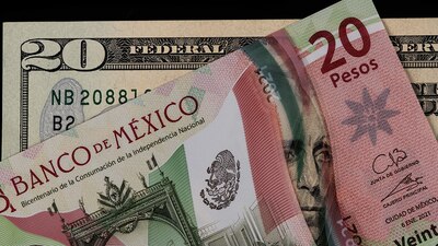 El peso mexicano ronda los 18.1002 pesos por dólar este jueves
