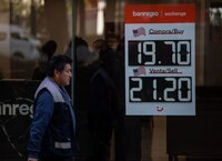 Mal miércoles para el peso, abre con pérdidas entre amenazas de aranceles