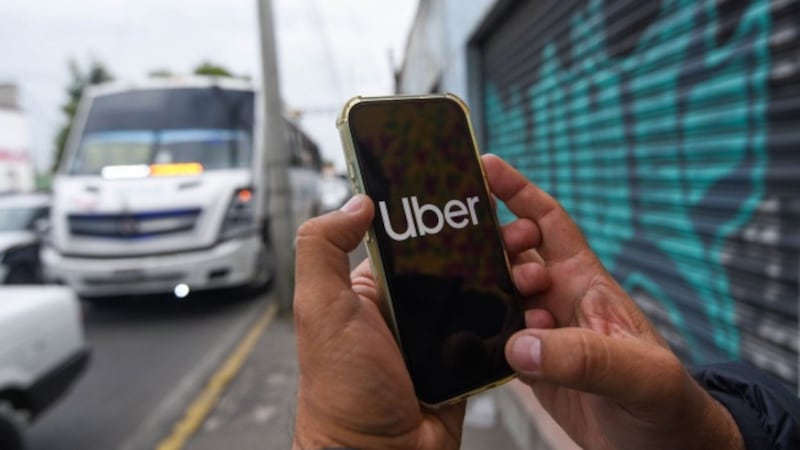 VIDEO: conductor de Uber denuncia a pasajera que no le quiso pagar el viaje en Edomex