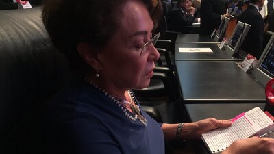 La reiteración de una pregunta hizo 'estallar' a esta senadora en contra de los reporteros