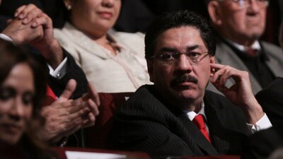 El exgobernador de Oaxaca protagonizó una serie de enfrentamientos en la sede del partido