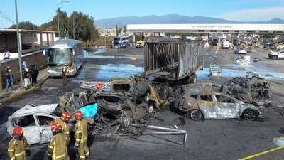 El camión de carga se quedó sin frenos y se impactó contra la plaza de cobro de San Marcos
