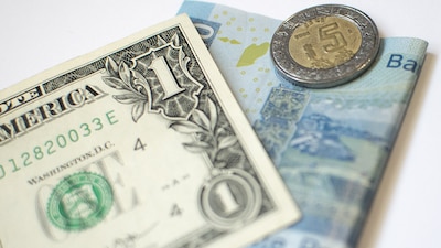 El lunes, el peso mexicano sufrió una depreciación del 1.38%