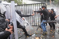 Investigan en Jalisco a 17 policías por presunta represión en marcha por el agua