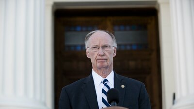 El gobernador aceptó que cometió errores personales