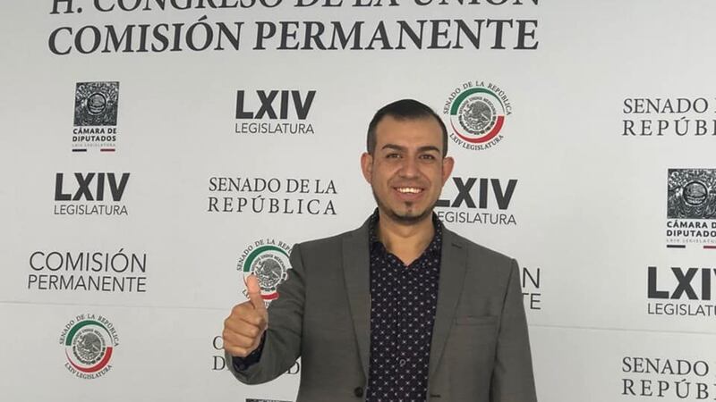 Aseguran droga y armas en casa de alcalde en Puebla; comerciantes denunciaron cobro de piso